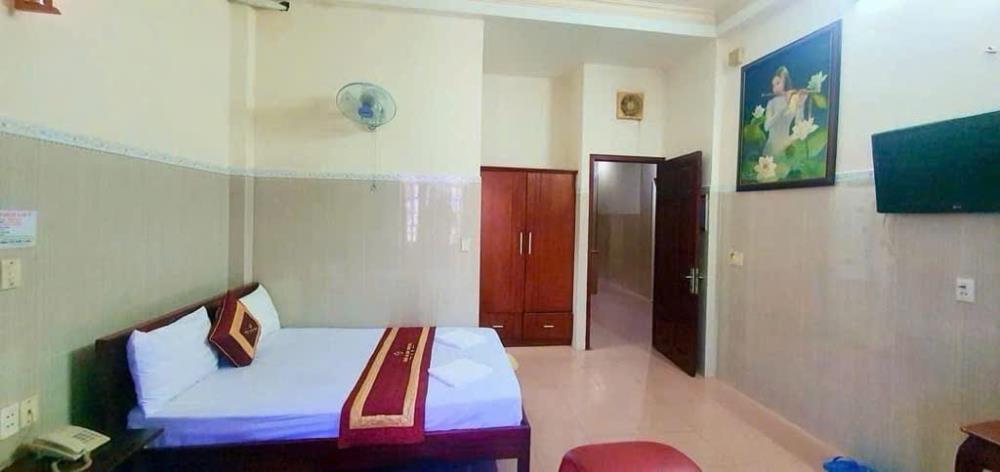 BÁN KHÁCH SẠN 7 TẦNG (9 x 18) MẶT TIỀN HÀ HUY GIÁP - KHU NAM LONG, Q122536788