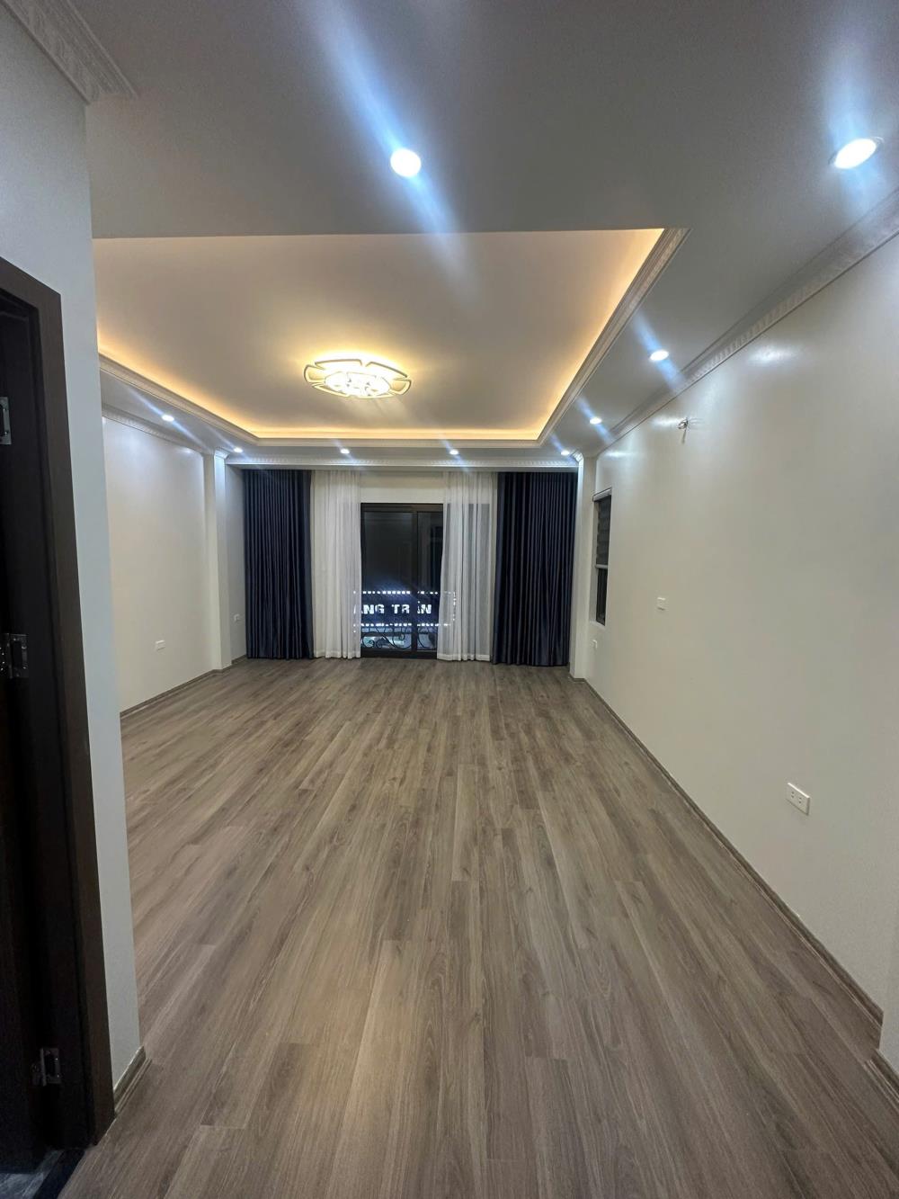 Cho thuê nhà ngõ ô tô Hoàng Hoa Thám, 5 tầng, 45m2, 3 ngủ, thang máy 33 Triệu2430221
