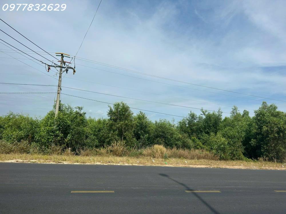 Bán đất NGỘP 3280m2 mặt tiền Hùng Vương, TX LaGi giá rẻ nhất chỉ 2.1 triệu/m2 View Biển2386131