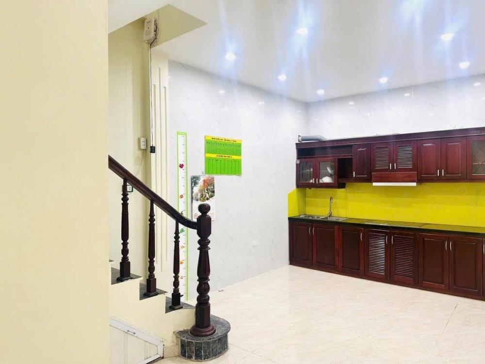 Cho thuê nhà KD onlie và ở gđ Phố Văn Cao 4 tầng, 35m2, 4 ngủ, 3 vệ sinh, 11 Triệu vào ngay2618377