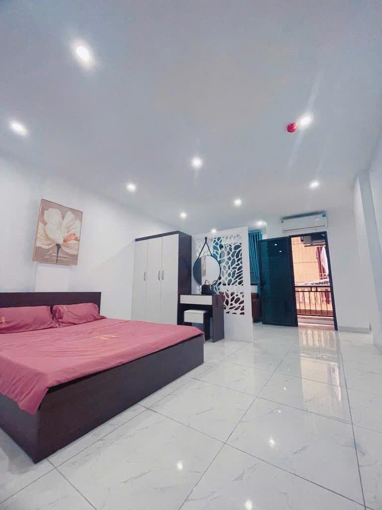 Bán siêu phẩm CHDV đường Láng, 94m2, lô góc,  thang máy, dòng tiền 1 tỷ/năm,  chỉ 18.8 tỷ!2479342