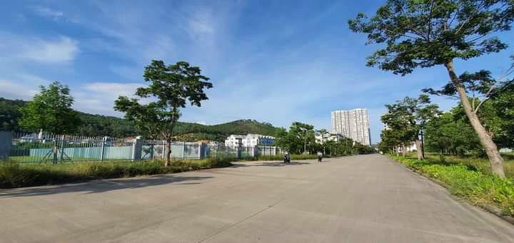 Cần bán lô đất hàng hiếm, Hướng Nam, Hướng Biển. Lô khe thoáng - Bim Hùng Thắng, Hạ Long. Giá đẹp cho các chủ nhân mới.2468631