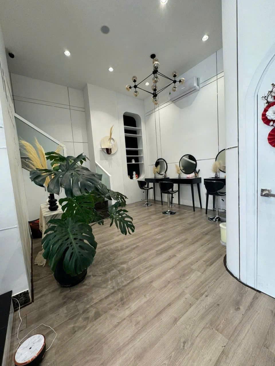 SANG MẶT BẰNG TRỐNG- CƠ HỘI CHO AI TÌM VỊ TRÍ KINH DOANH ĐẸP2537841