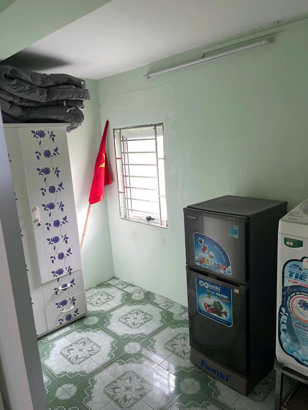 Cho thuê căn hộ tập thể tầng 3 Phố Tạ Quang Bửu 48m2, 6.5 Triệu2425959