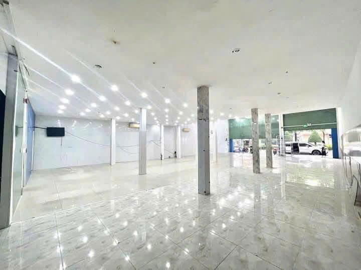 Cho Thuê Mặt Bằng Kinh Doanh Tại Đường Yersin – Thủ Dầu Một, Bình Dương
Diện tích sử dụng: 1.100m². 60 triệu / tháng2619903