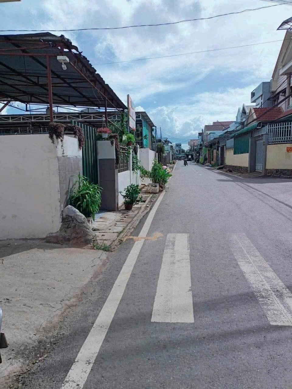 BÁN LÔ ĐẤT RỘNG 5M SÂU 47M ĐƯỜNG CHU VĂN AN LIÊN NGHĨA ĐỨC TRỌNG GIÁ 3 TỶ 42463853