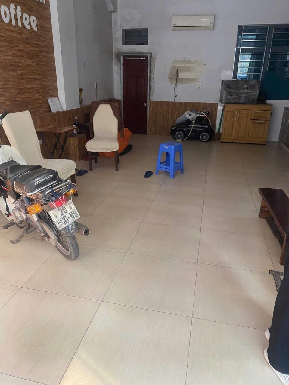 Cho thuê nhà Mặt Phố Hồng Hà làm KD, VP, Spa 5 tầng x 50m2, 6 ngủ, 3 vệ sinh, mặt tiền 5 mét2581071