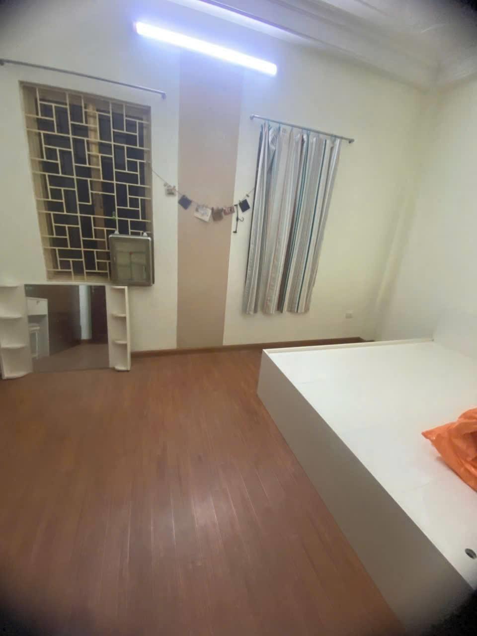 Cho thuê nhà Mặt ngõ ô tô KD Hồng Hà làm KD, VP, Spa 5 tầng x 50m2, 6 ngủ, vào ngay2581260