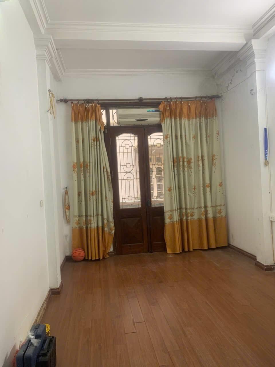 Cho thuê nhà nguyên căn Phố Tây Sơn, 4 tầng x 31m2, 3 ngủ, 3 vệ sinh, chỉ 10 Triệu/tháng2579992