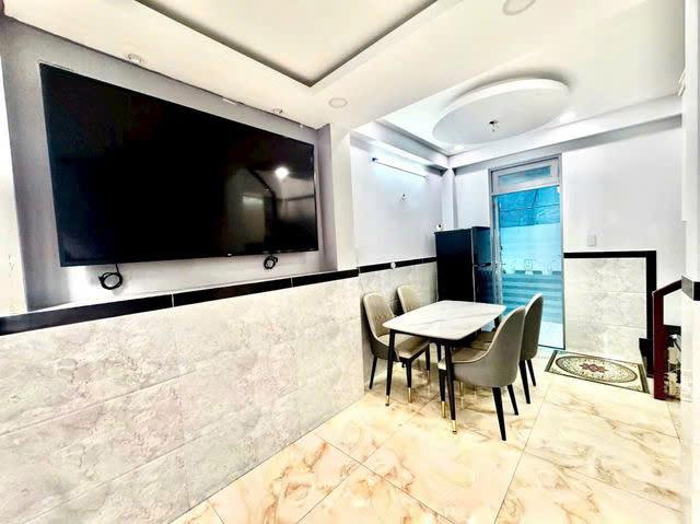 Giá mềm nhất quận Gò vấp 5.7 tỷ: Phạm Văn Chiêu - Phường 14, DT: 44.5 m2(5 x 9). DTSD: 161,7 m2. Kết cấu: 1 trệt, 1 lửng, 2 Lầu BTCT , Sân thượng , 5PN, 3WC. LH: 077 478 5818 chuyên BDS Sài Gòn2595580