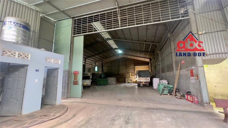 XT172 nhà xưởng, tiếp nhận lưu kho hàng, kết cấu kiên cố. mặt tiền đưởng chính.2489760