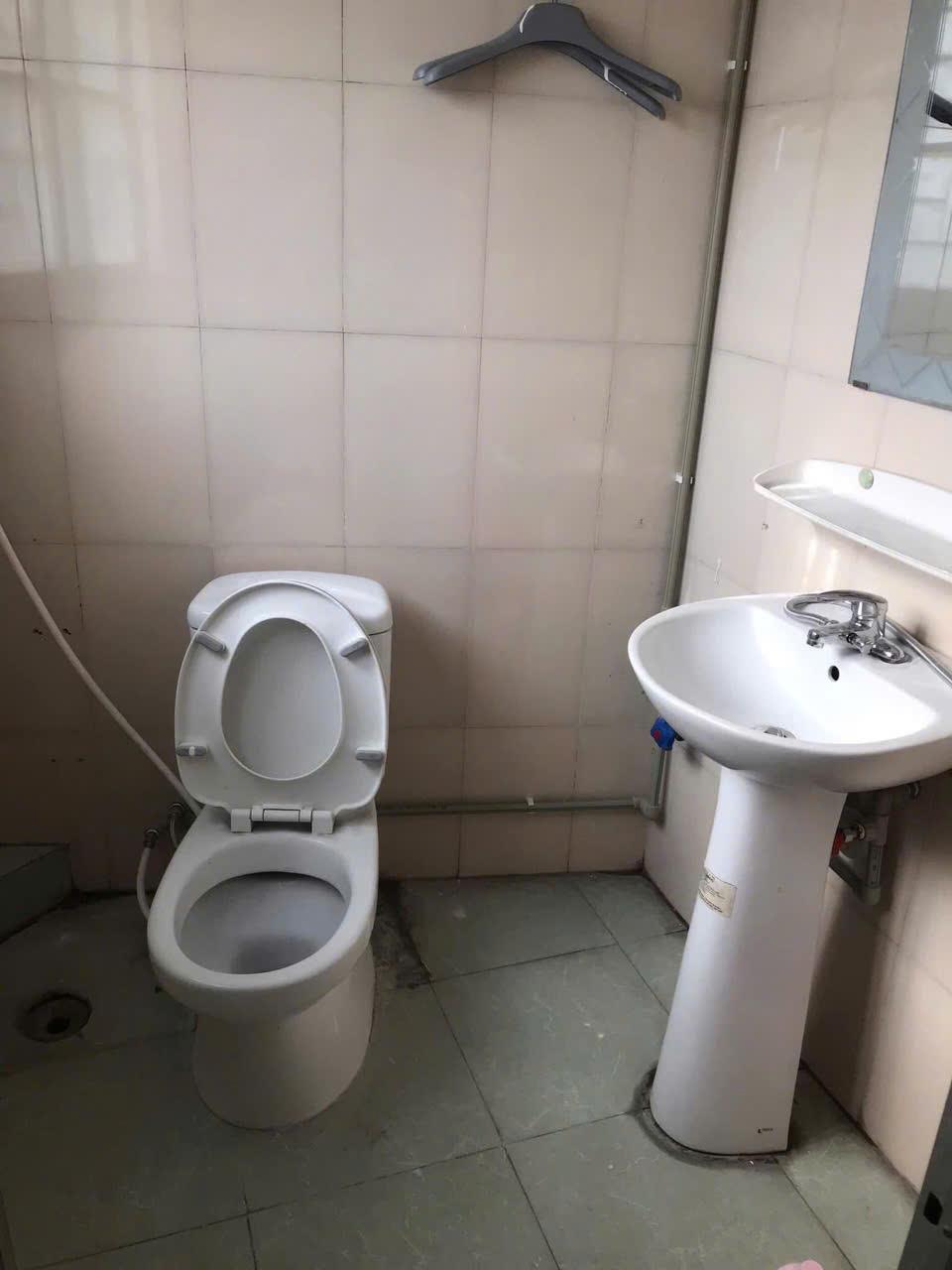 Cho thuê nhà ngõ 65 Đặng Văn Ngữ, 40m2, 2 tầng, 4 ngủ, 11 Triệu2373211