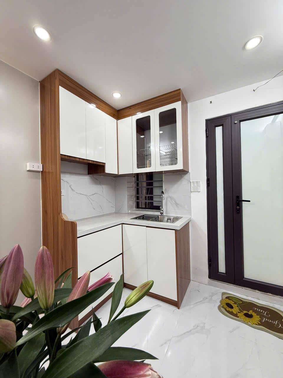 Cho thuê nhà đẹp Ở HỘ GIA ĐÌNH nguyên căn Phố Khâm Thiên 22m2 x 3 tầng, 3 ngủ, 8 Triệu2344910