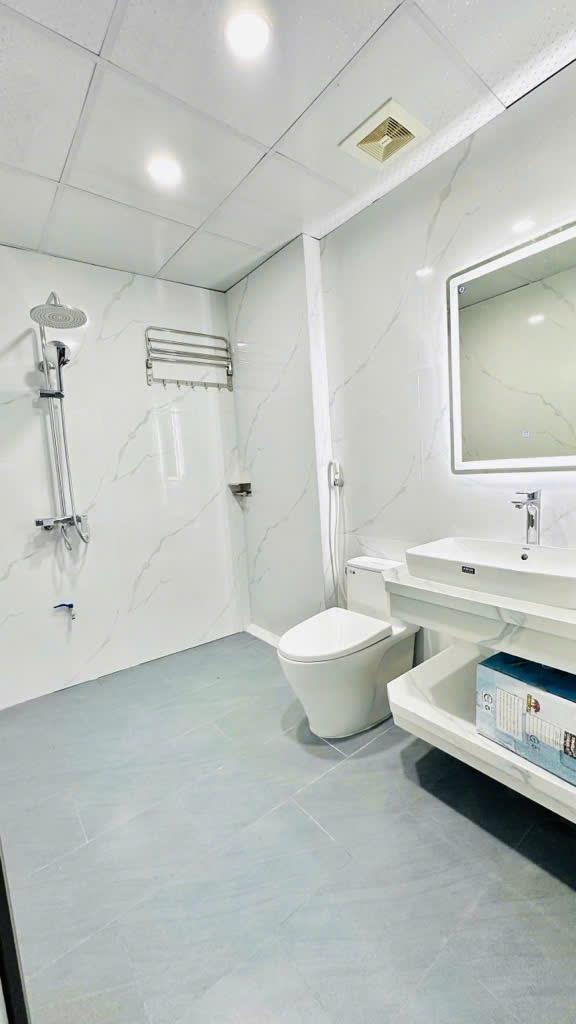 Bán nhà Phố Hoàng Cầu, Vị Trí Trung Tâm, Nhà Mới, Gần Hồ, 39mx5T, Giá: 9.9 Tỷ, Lh: 0396935190.2411973