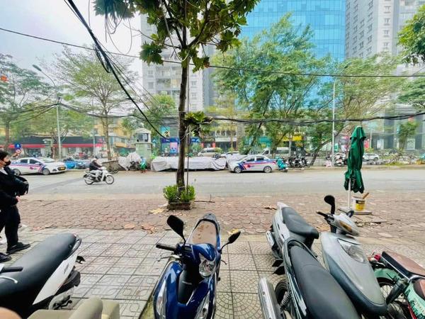 Chính chủ cần Cho thuê lại 1 phần không gian Show room 286 Thái Hà - mặt bằng ở tầng 22489945