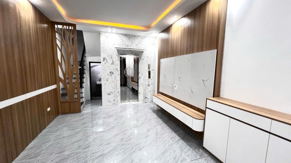 Bán nhà Phố Giảng Võ, Năm Tầng Thang Máy, Ba Gác Đỗ Cửa, 41mx5T, Giá: 10.1 Tỷ, Lh: 0396935190.2410321