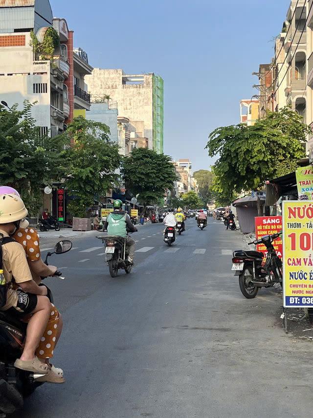 Giá mềm nhất quận 11: 19.8 tỷ -TRẦN QUÝ - DT: 88.M - 4X22M- 4 tầng gồm 1 trệt , 1 lửng , 2 lầu sân thượng . Có 4 PN- LH: 077 888 5818 -077478 5818 CHUYÊN BĐS SÀI GÒN2620794