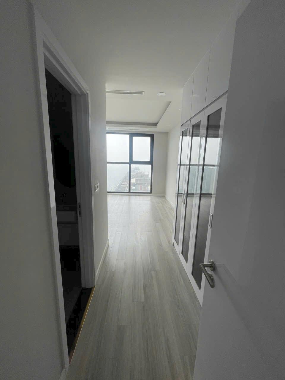 Cho thuê căn hộ cao cấp BRG Lê Văn Lương, 155m2, 4 ngủ, 3 WC ở gia đình, vào được ngay2596467