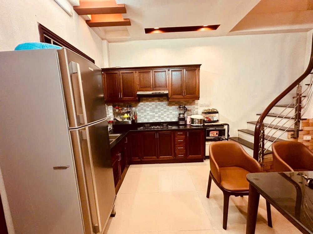 Bán nhà riêng Đê La Thành Đống Đa 22m 4 tầng mặt ngõ thông kinh doanh chỉ 4.x tỷ lh 09751245202533311