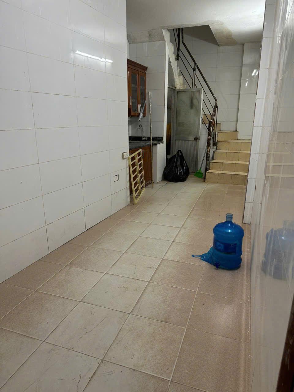 Cần cho thuê nhà ngõ 435 Hồng Hà, Hoàn Kiếm 5 tầng, 30m2, 3 ngủ, 3 vệ sinh, 6.2 triệu/tháng2355998