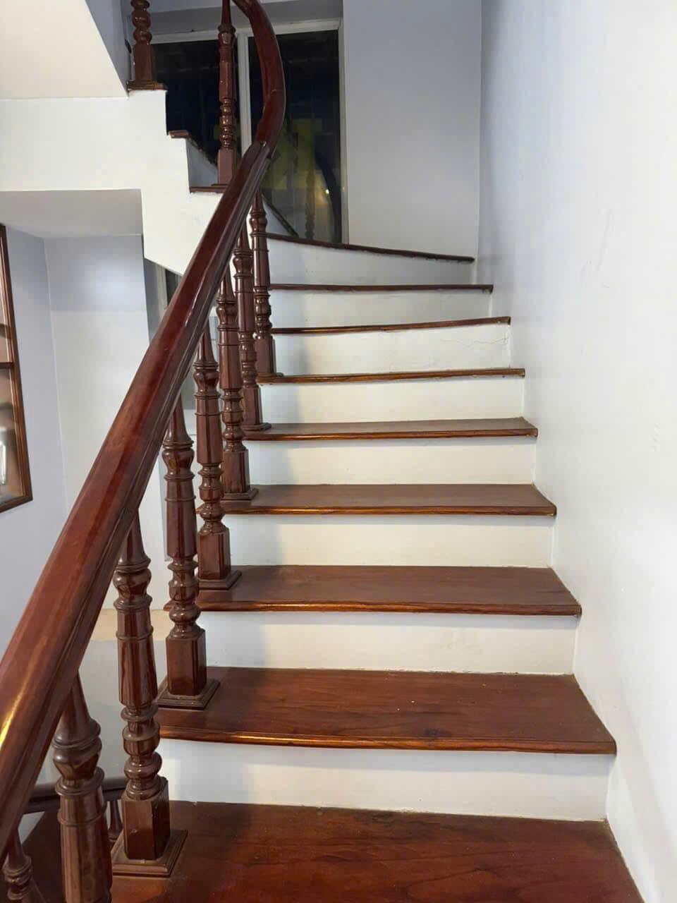 Cho thuê nhà ngõ ô tô Phố Đặng Văn Ngữ, 4 tầng x 38m2, 3 ngủ, 3 vệ sinh, 13 Triệu (có TL)2540225
