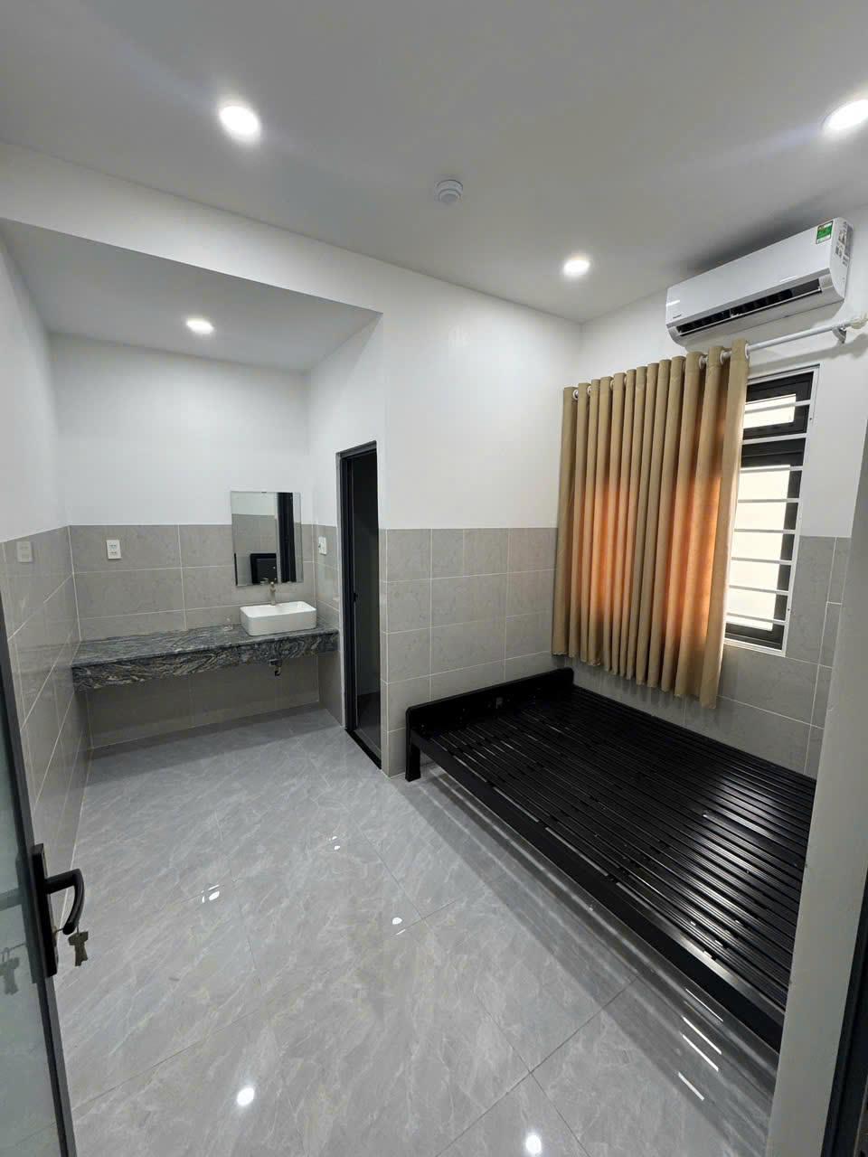 MÌNH CHO THUÊ PHÒNG FULL NỘI THẤT GIÁ 2,6 TRIỆU - ĐÔNG HƯNG THUẬN - QUẬN 122601458