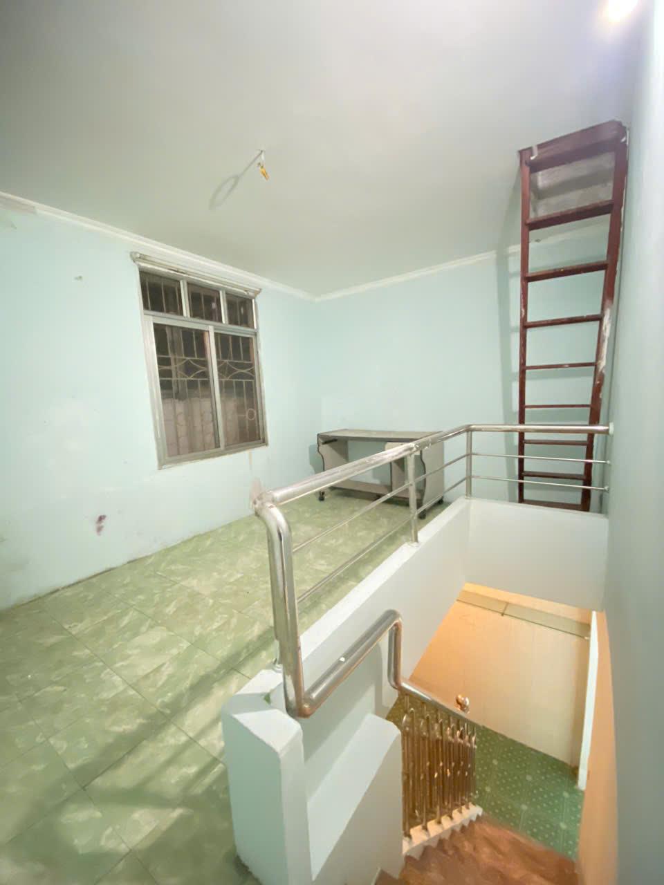 Cho thuê nhà nguyên căn ngõ 364 Giải Phóng 1.5 tầng x 70m2, 2 ngủ, 6.5 triệu2489882