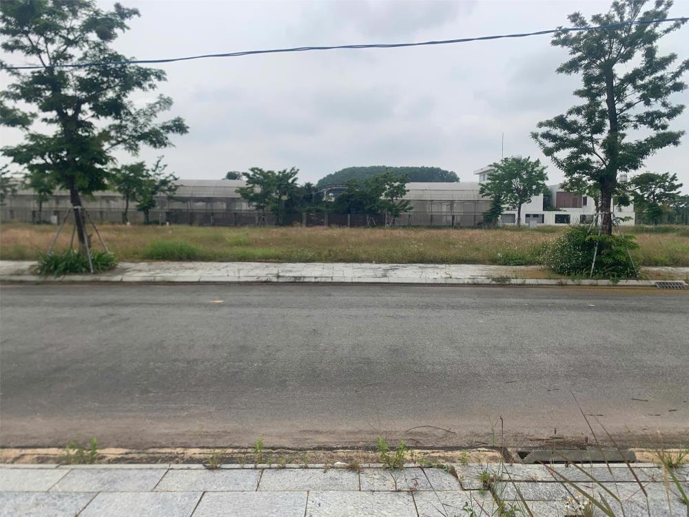 Lô góc biệt thự 2 diện KDC Sơn Tịnh 577, 275m2, giá 3140 triệu2603574