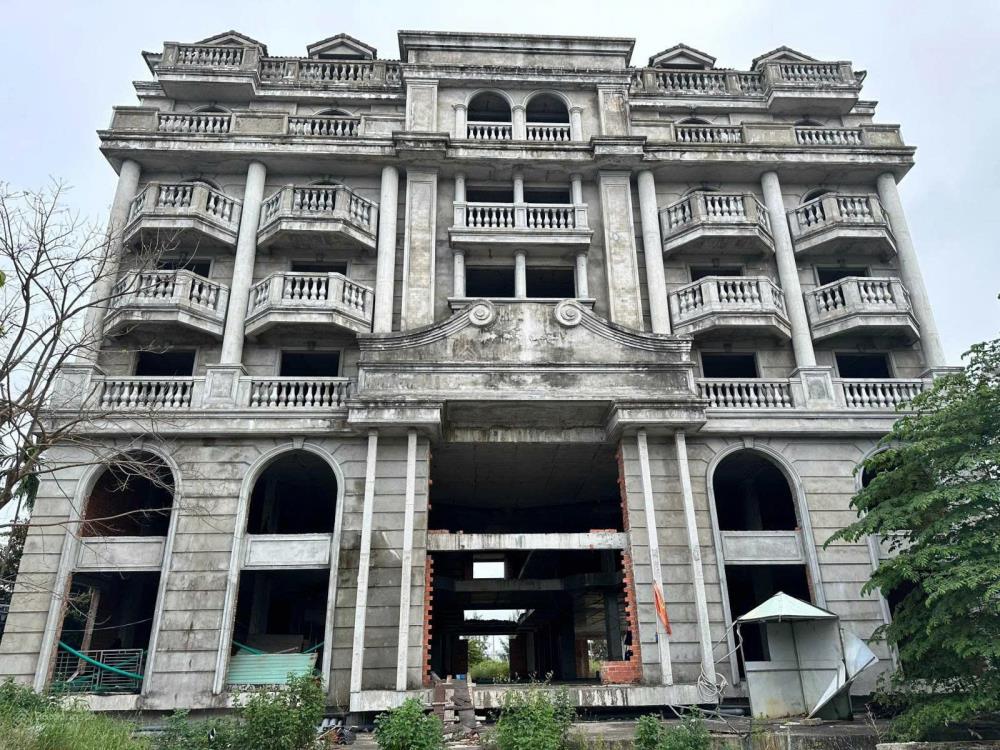 NGÂN HÀNG THANH LÝ KHÁCH SẠN 6 TẦNG MẶT TIỀN SÔNG CÁCH PHỐ CỔ HỘI AN 500M2426273