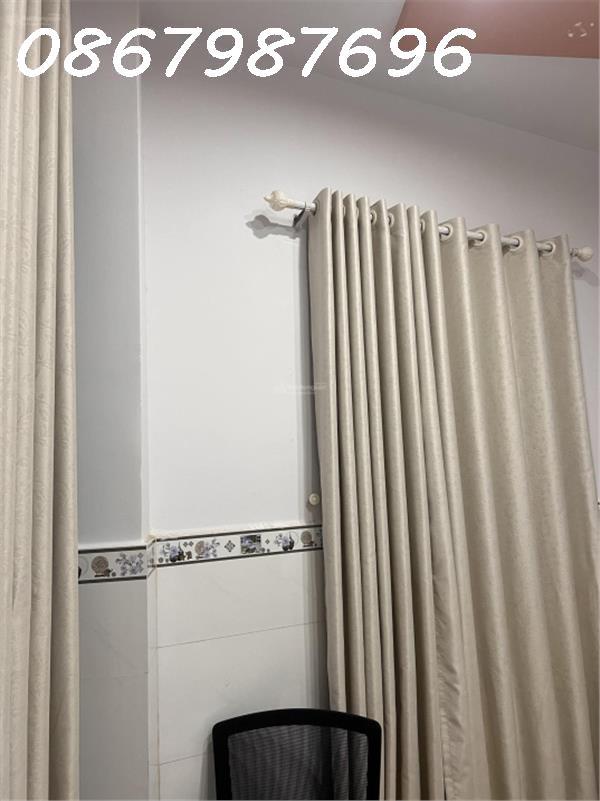 Bán nhà đẹp căn góc đường Nguyễn Thái Học, 2 tầng, 2 phòng ngủ, sân rộng rãi. Vị trí gần chợ Đầm, chỉ cách biển vài trăm mét. Giá 3 tỷ (bao thuế phí sang tên).2444117