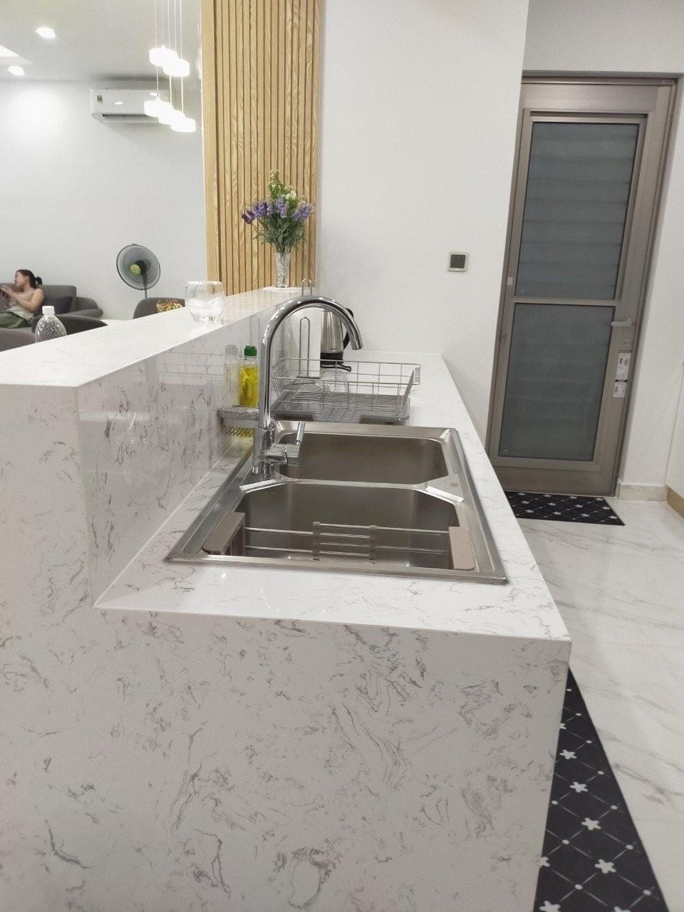 cho thuê căn midtown M5 PMH 2 pn giá 1100$2629714