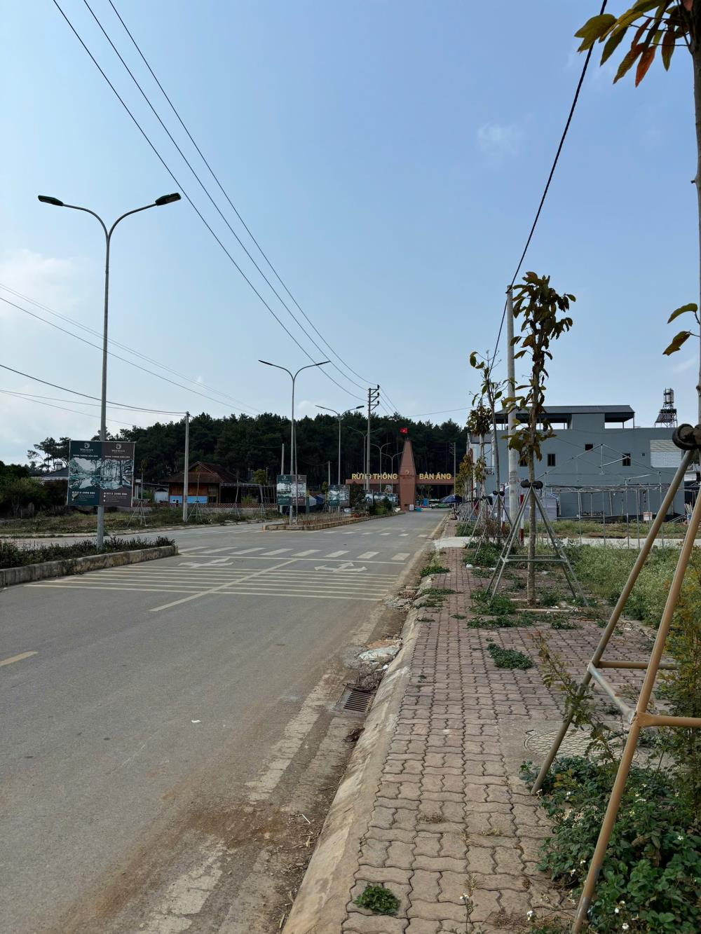 Cần bán lô đất full thổ cư tại Mộc Châu giá rẻ phù hợp làm kinh doanh du lịch. Vị trí đẹp trung tâm du lịch.2519189