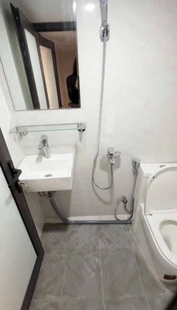 Cho thuê nhà Phố Bạch Đằng, 4 tầng, dt 18m2, 3 ngủ, 3 vệ sinh, 8 Triệu/tháng2393354