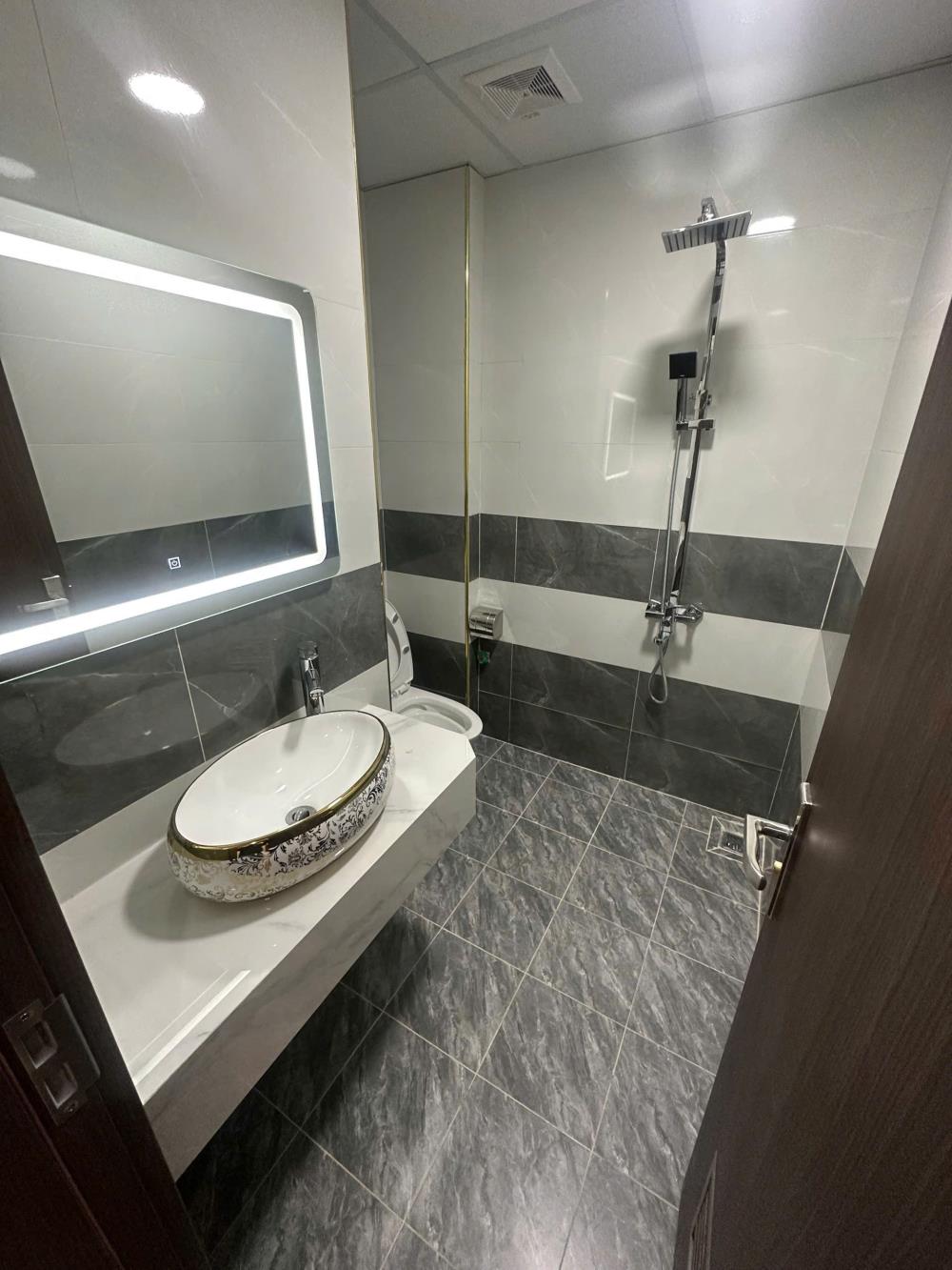 Cho thuê nhà ngõ ô tô Hoàng Hoa Thám, 5 tầng, 45m2, 3 ngủ, thang máy 33 Triệu2430222