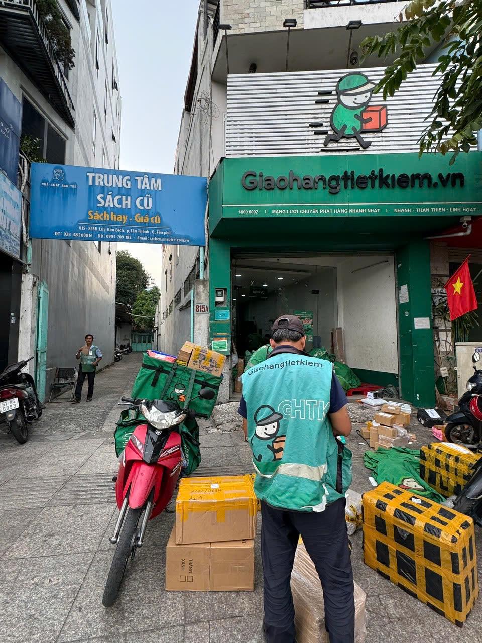 Chính chủ cần Cho Thuê Nhà Góc 2 Mặt Tiền Lũy Bán Bích, Quận Tân Phú2390951