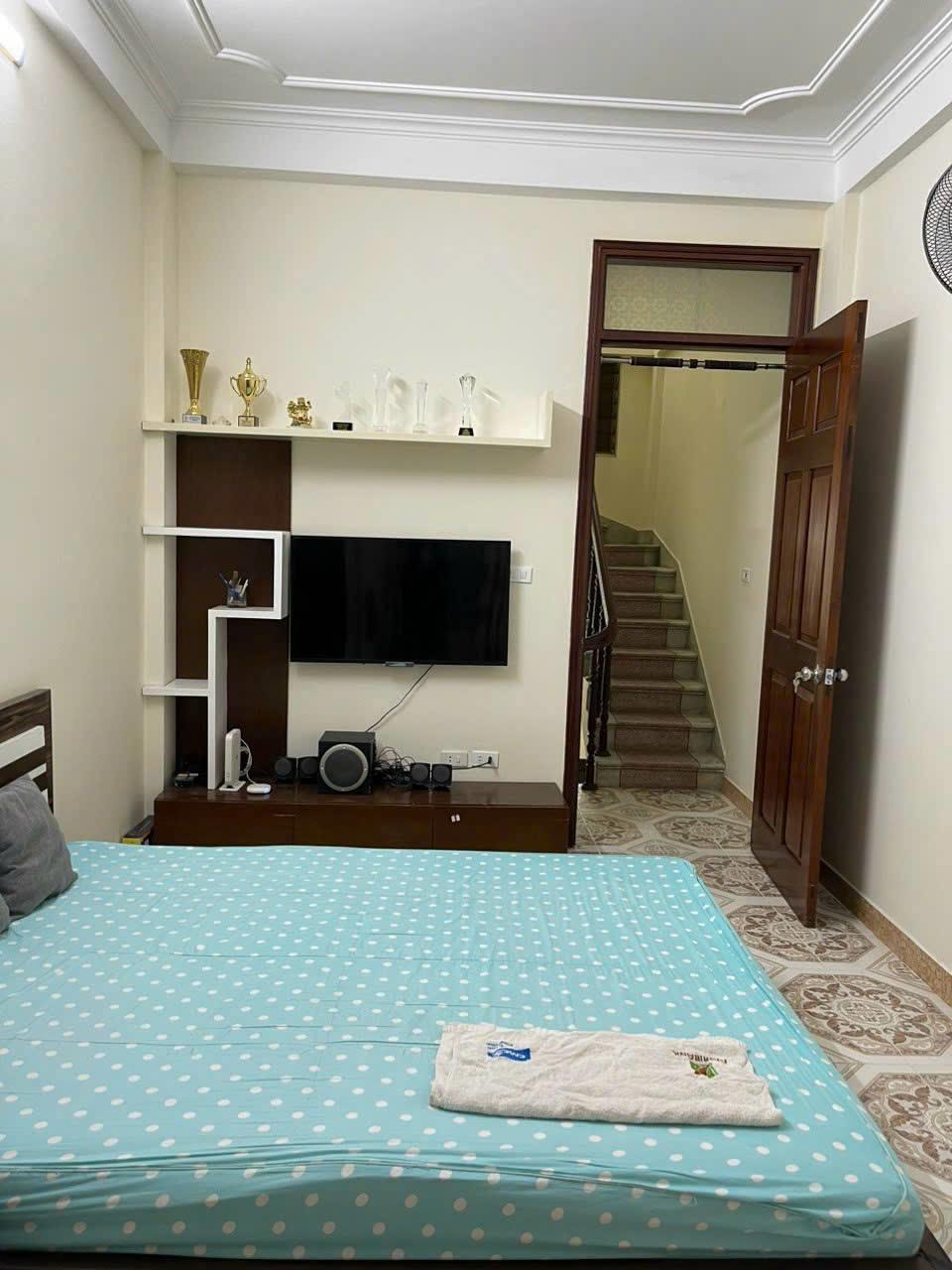 Cho thuê nhà Phố Chùa Hà 4.5 tầng, 25m2, 3 ngủ, VP kết hợp ở gia đình 14 Triệu2536408