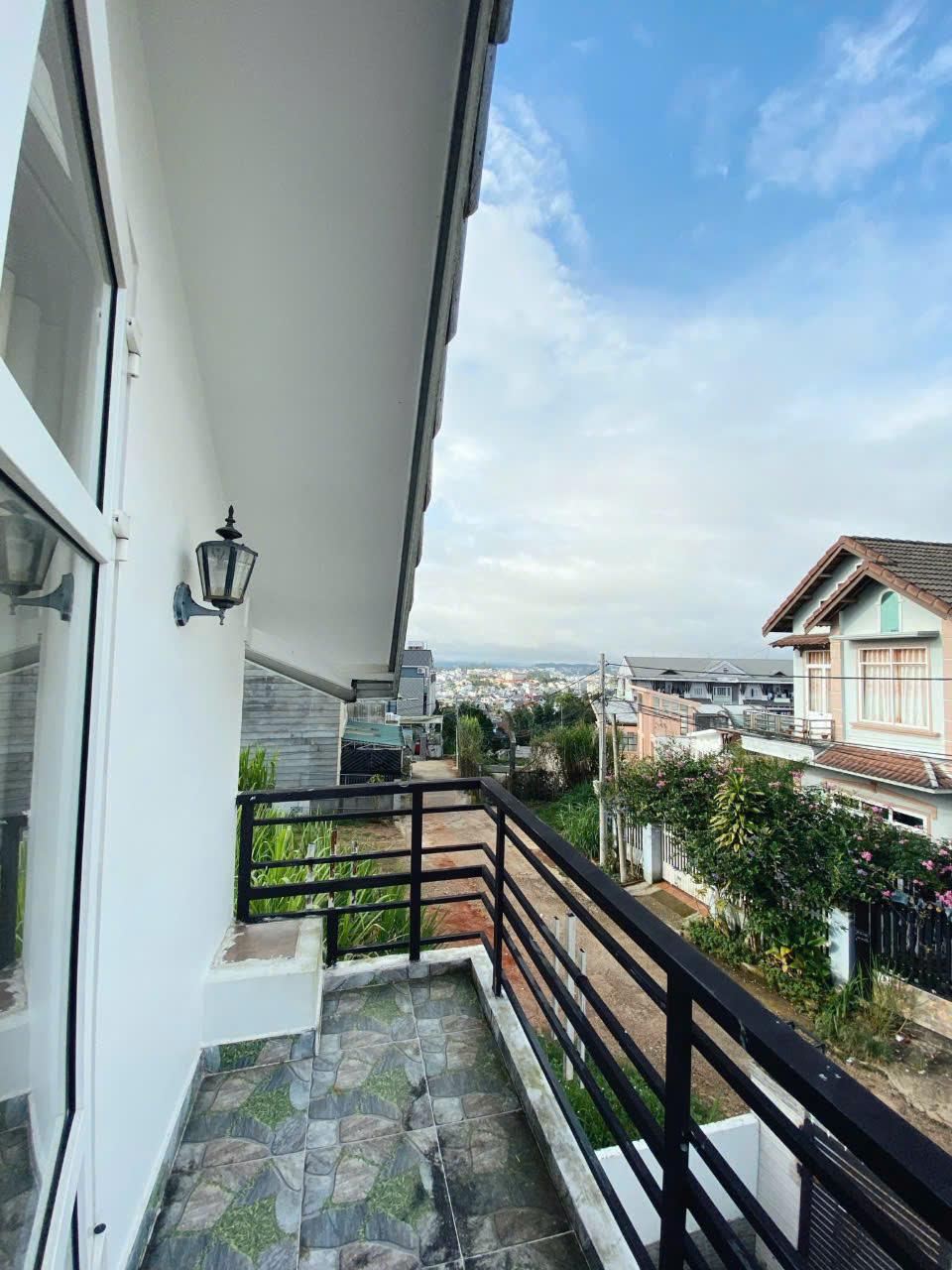 CHO THUÊ VILLA 1 TRỆT 1 LẦU 2 PHÒNG NGỦ NỘI THẤT CƠ BẢN PHƯỜNG 8 ĐÀ LẠT 12 TRIỆU/THÁNG2467887