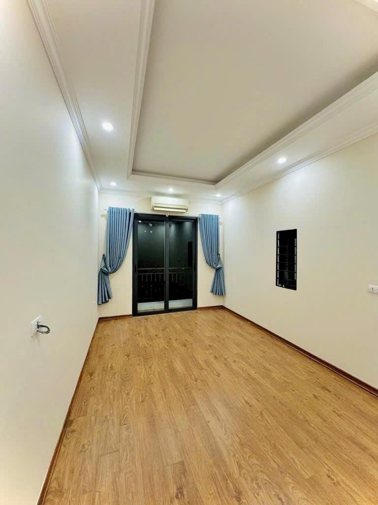 Cho thuê nhà KINH DOANH mặt phố Sông Sét, Kim Đồng, ô tô đỗ 36m2, 4.5 tầng, 3 ngủ, 16tr2406771