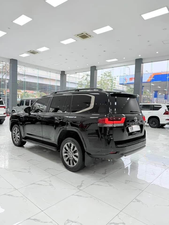 Toyota Land Cruiser LC300 sản xuất 2022, 1 chủ Hà Nội.2384183