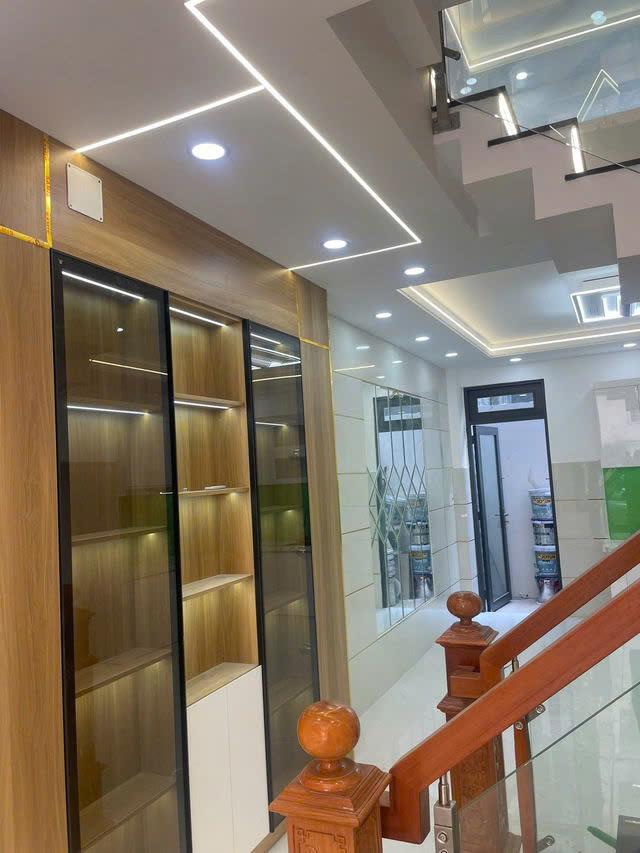 Giá mềm nhất quận Bình Tân: 9.5 tỷ - DƯỜNG 5A-SIÊU HOT 💥 NHÀ MẶT TIỀN ĐẸP 5 TẦNG SỊN SÒ NHƯ CUNG ĐIỆN HOÀNG GIA 👉SÁT KÊNH NƯỚC ĐEN - LÊ THÚC HOẠCH 👉GIÁP TÂN PHÚ - KẾ CÔNG VIÊN =DT 4*19m - Kết cấu👉5 TẦNG, 1 Trệt, lửng , 3 lầu , 5PN , 5 toilet, .LH: 077 888 5818 CHUYÊN BDS SAI GON
-2608060