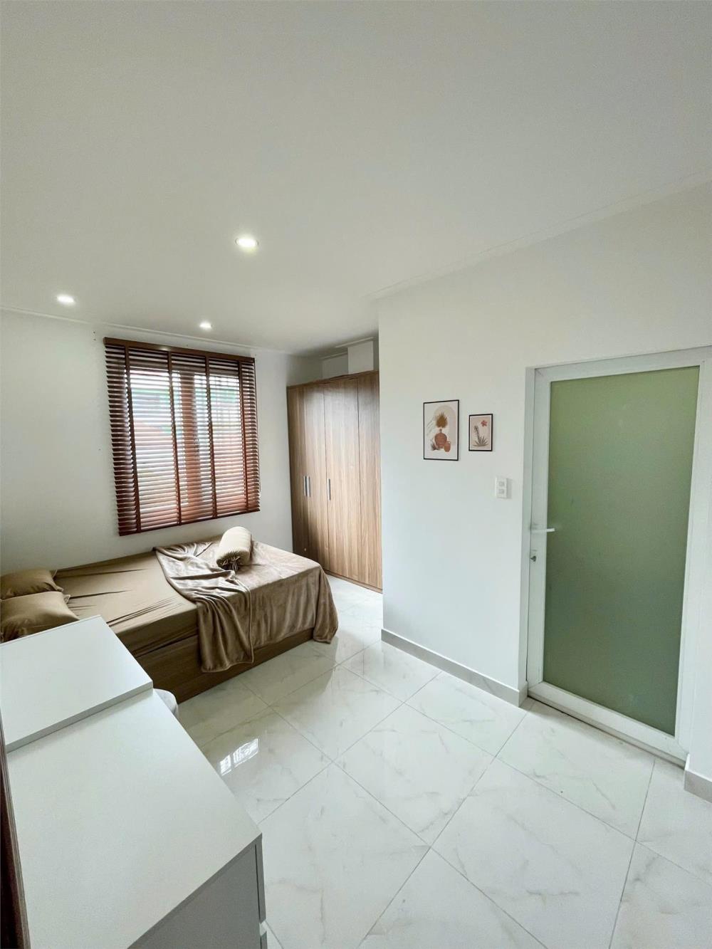 CHDV CAO CẤP  cách sân bay 5p, 2PN, 2WC full nội thất DT 55m2. Giá 12,5tr/thg2622348