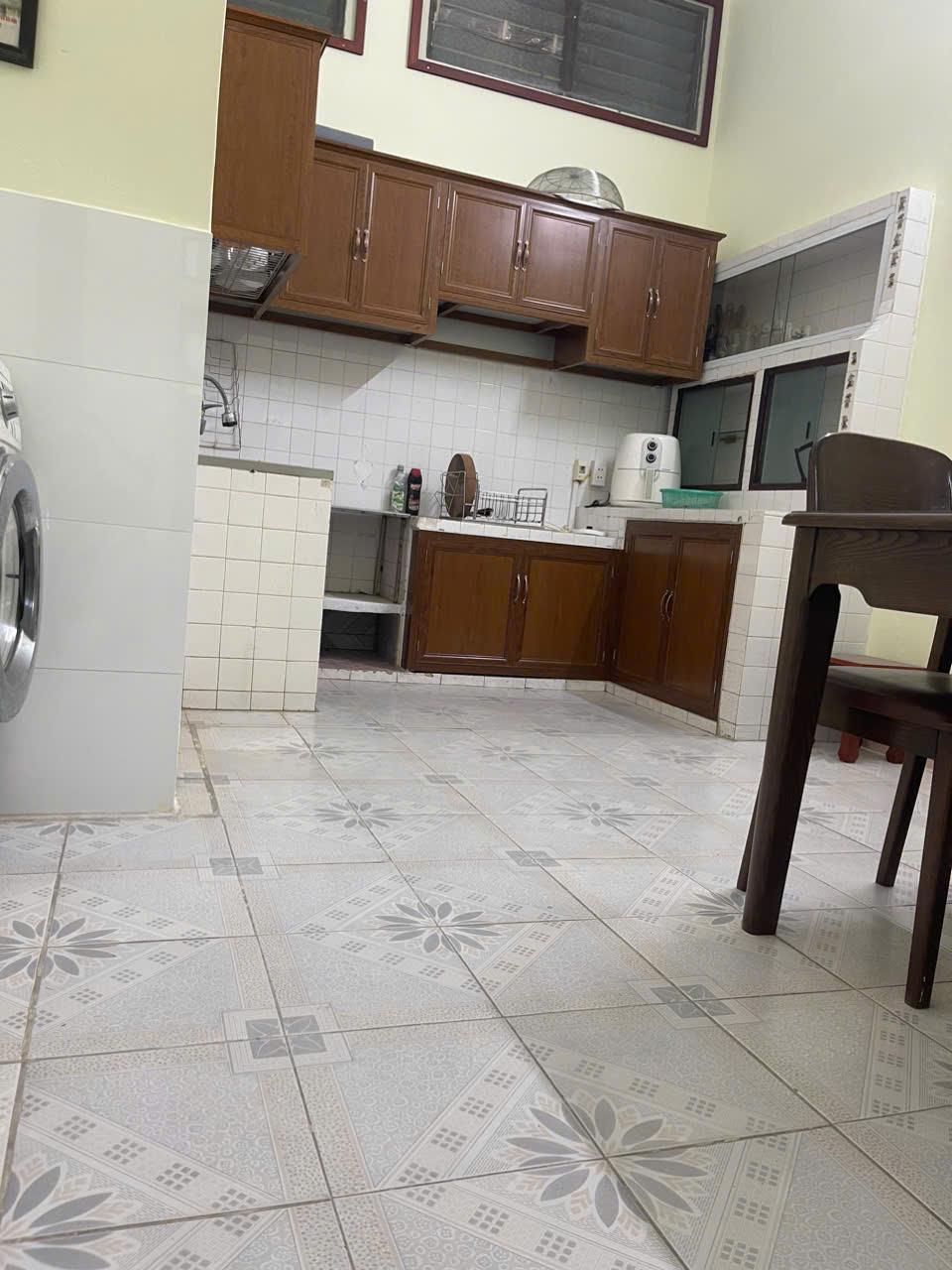 Cho thuê nhà ngõ 318 Phố Đê La Thành, ngay ĐH văn hoá 48m2, 3 tầng, 11 Triệu2570633