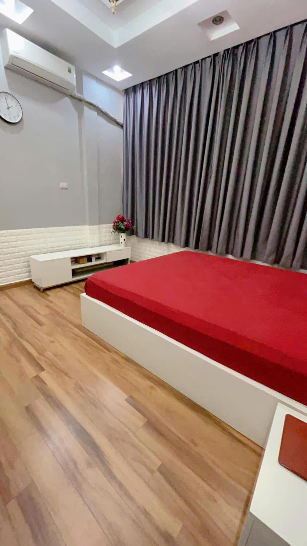 Cho thuê nhà nguyên căn ngõ Bùi Xương Trạch, 30m2, 4 tầng, 2 ngủ, 10 Triệu2406749