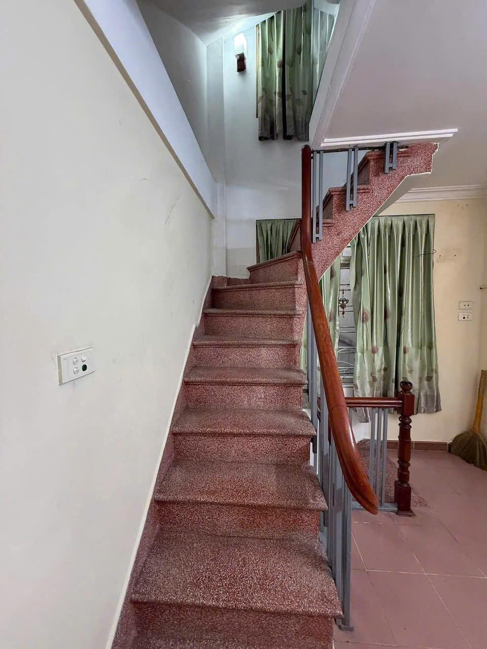 Cho thuê nhà 16m x 5 tầng, 2 ngủ ngõ 289 Bạch Mai, chỉ 5 triệu2367806