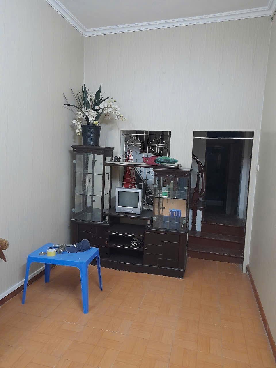 Cho thuê nhà nguyên căn ngõ 418 Đê La Thành, 3 tầng, 50m2, 3 ngủ, 10 triệu2464615