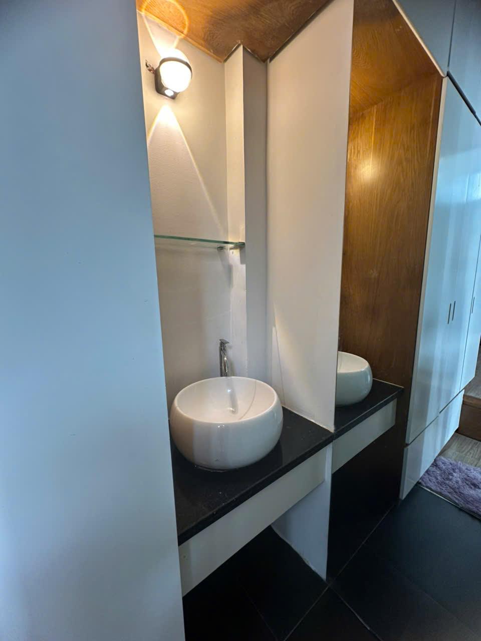 Chính chủ cần bán nhà nguyên căn 4 tầng hẻm 1 sẹt tại Cầm Bá Thước, F7, Phú Nhuận2541746