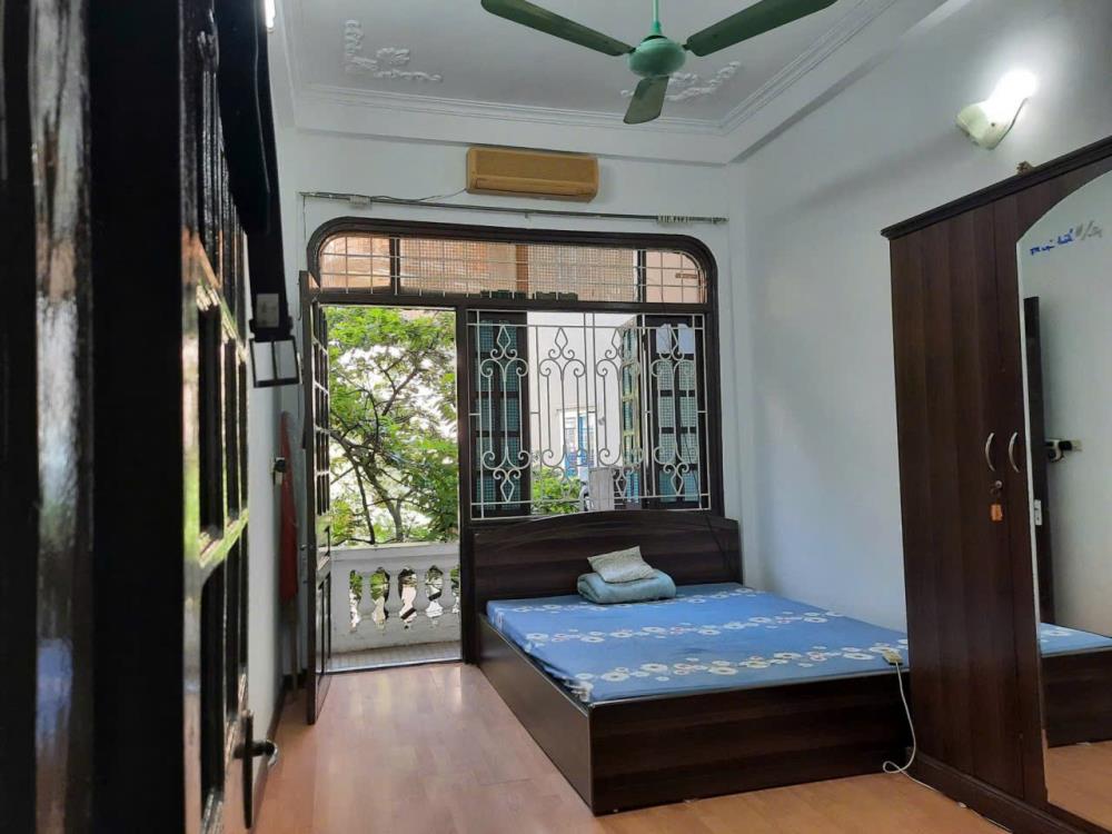 Cho thuê nhà ngõ 46 Phố Hào Nam, Đống Đa. 4 tầng x 28m2, 2 ngủ, 2 WC, 11 Triệu2589226