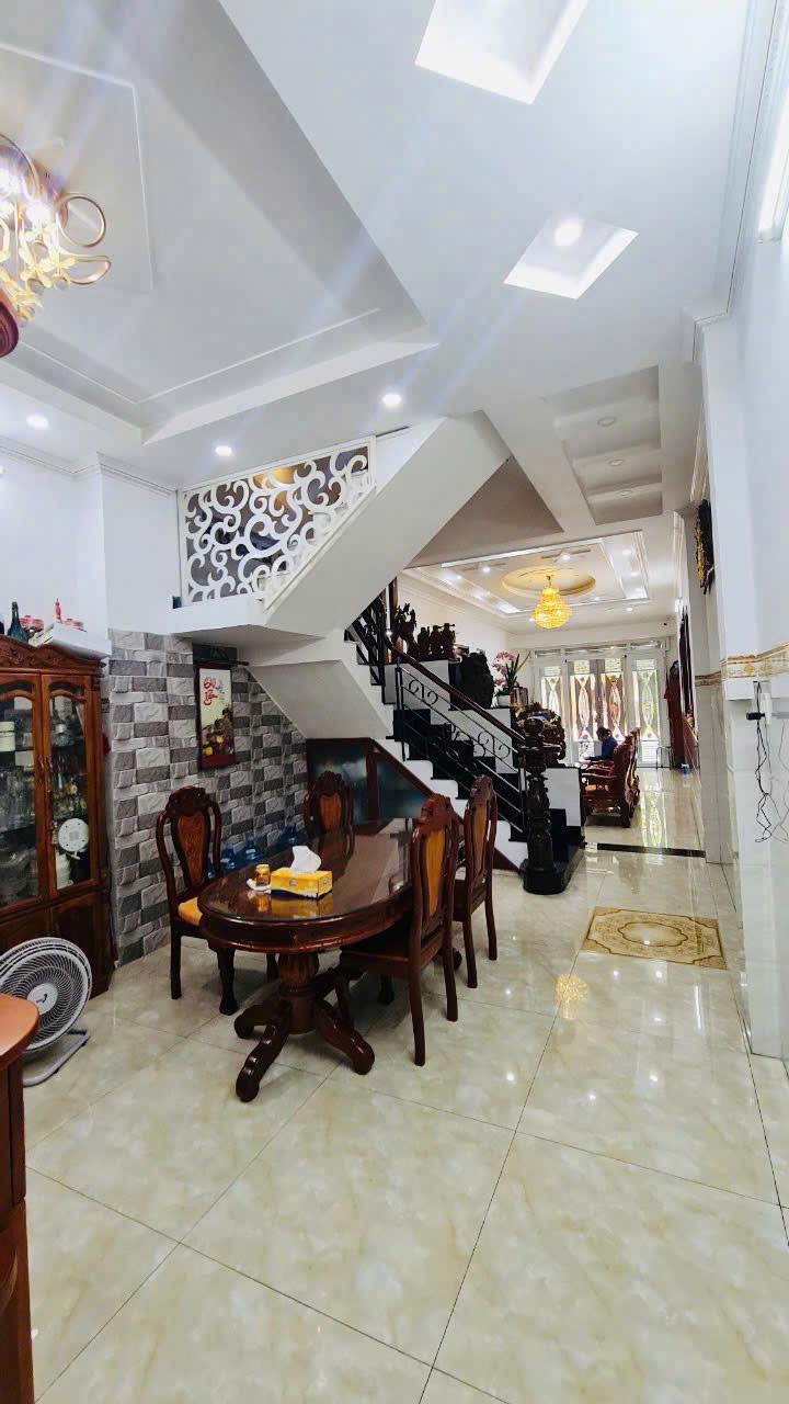 Bán gấp nhà đẹp quận Bình Tân: 12,9 tỷ - ĐƯỜNG SỐ 34 - DT:80M- Đúc 1 trệt - 2 lầu - Sân Thượng - Phòng Thờ - 4 PN - 3 WC - LH:077 888 5818 CHUYÊN BĐS SÀI GÒN2609338