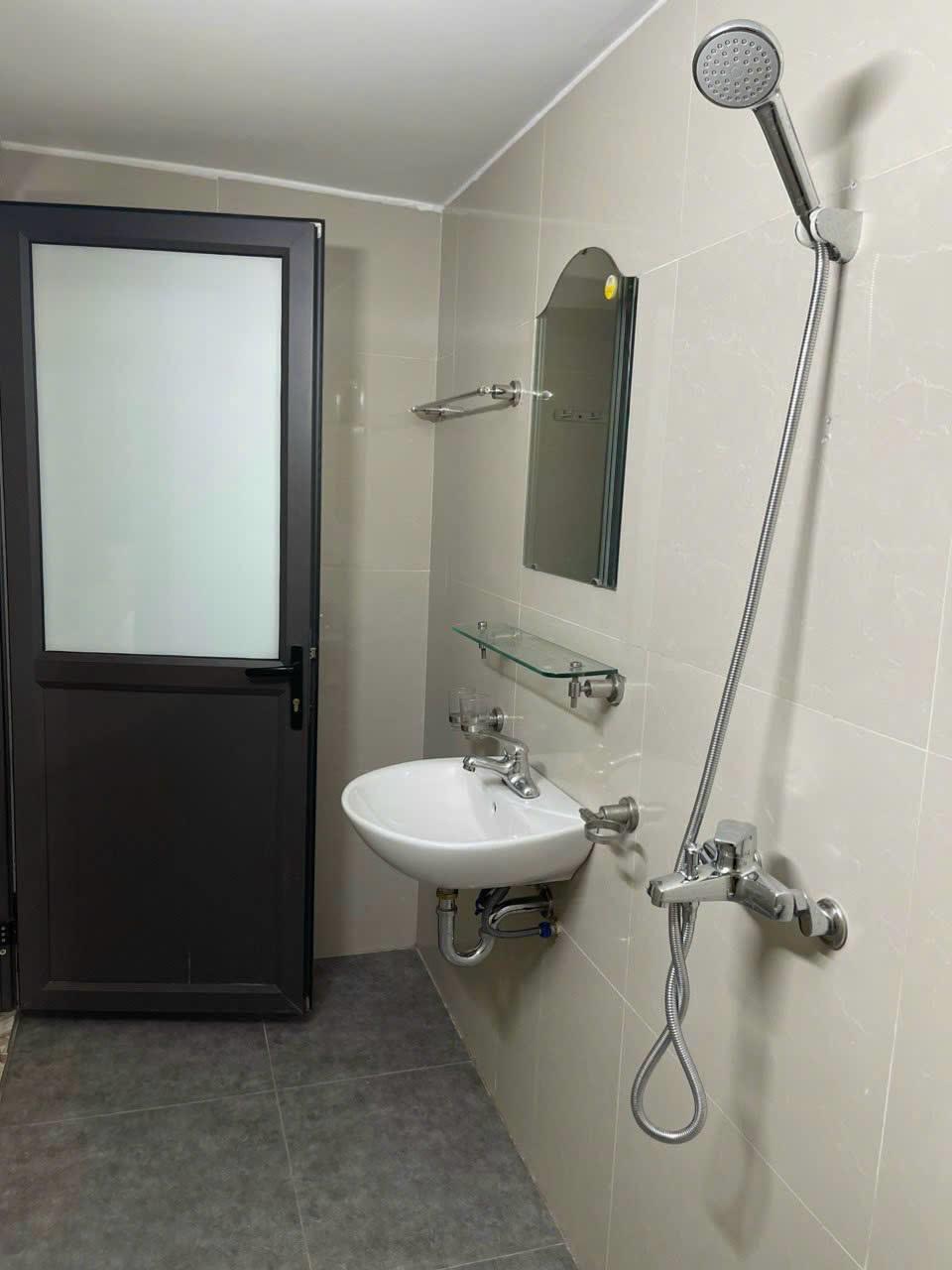 Cho thuê nhà Phố Chùa Hà 4.5 tầng, 25m2, 3 ngủ, VP kết hợp ở gia đình 14 Triệu2536410