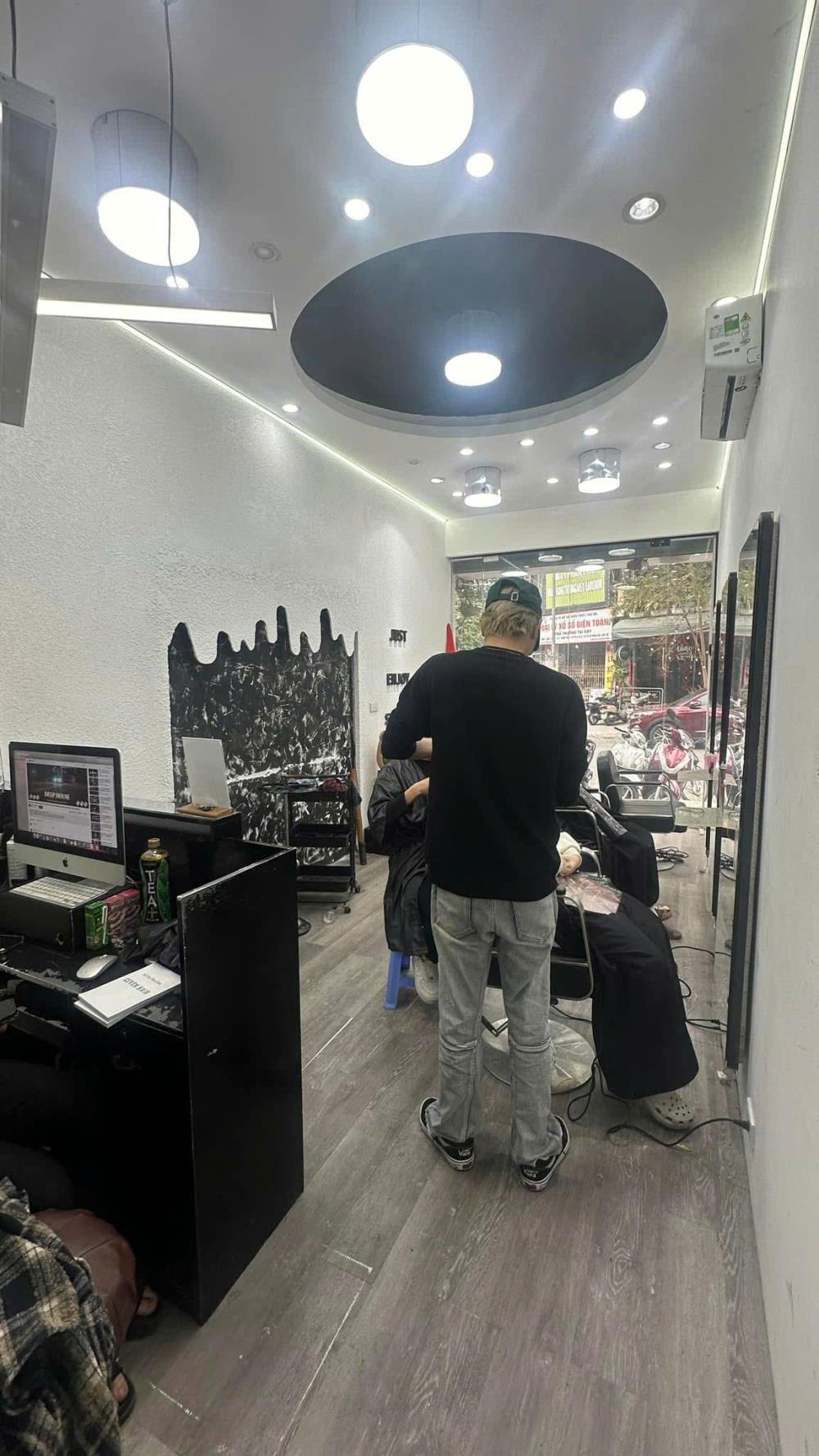 Sang nhượng SALON MỚI SỬA CÁCH ĐÂY 6 tháng. Chi tiết mời ae đọc bài và xem video nha2422816